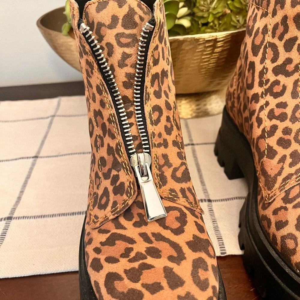 Gianni Bini Leopard Print Lug Soles Size 8 Zip Up Platform Chunky Heavy